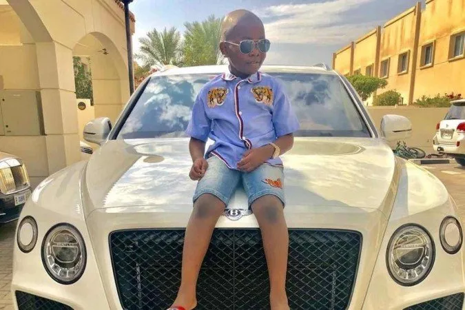 محمد أوال.. أغنى طفل بإفريقيا يملك قصورًا وأسطول سيارات فاخرة (صور)