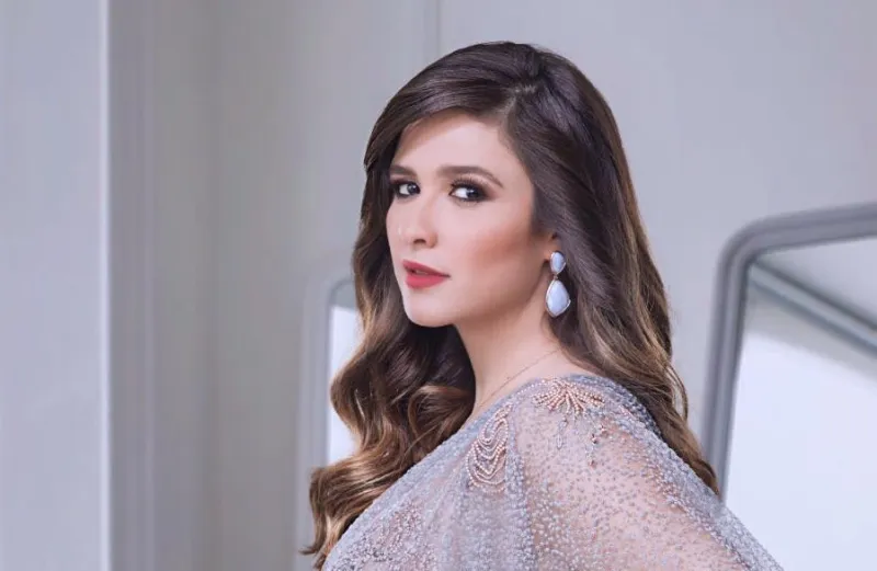 ياسمين عبد العزيز ترعب جمهورها باقتنائها القطة الأغرب والأغلى في العالم (صور)