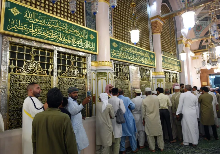 «الحج والعمرة» تعلن شروط زيارة قبر الرسول 