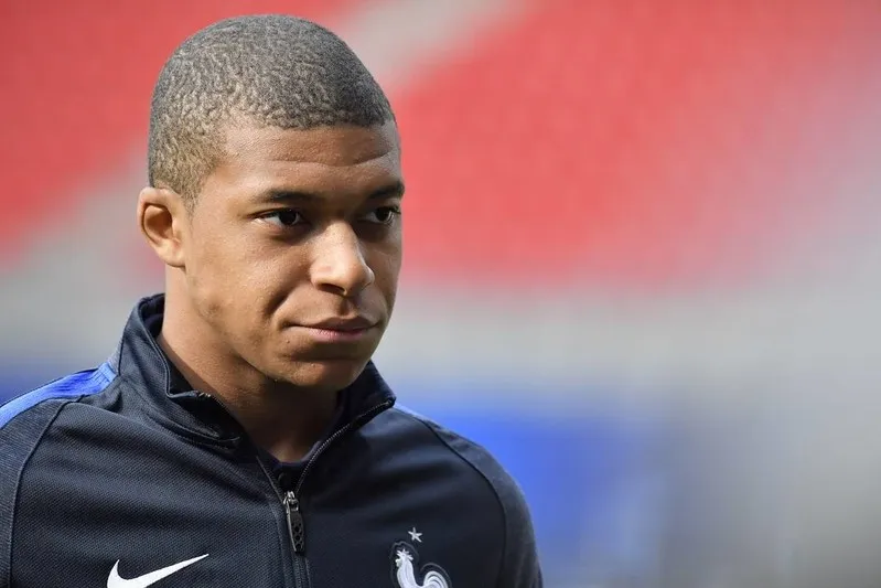 باريس سان جيرمان يتفاوض من جديد مع مبابي