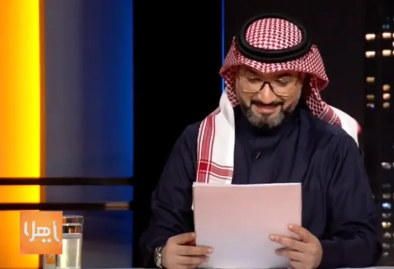 رسامة سعودية كفيفة ترسم إعلاميًّا على الهواء مباشرة (فيديو)