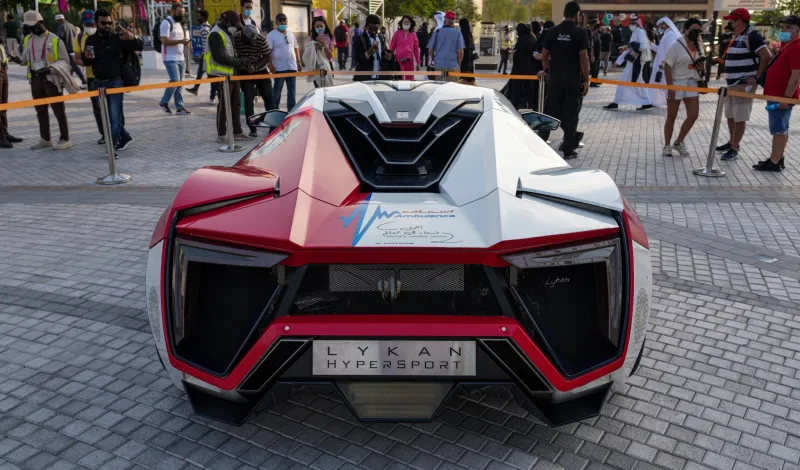 مرصعة بالألماس والذهب.. دبي تدشن أغلى وأسرع سيارة إسعاف بالعالم  (فيديو وصور)