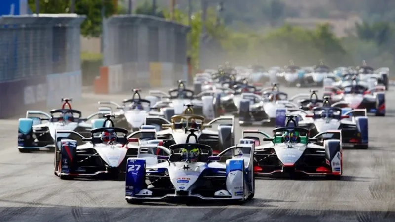 هؤلاء نجوم حفلات سباق «فورمولا إي الدرعية» 