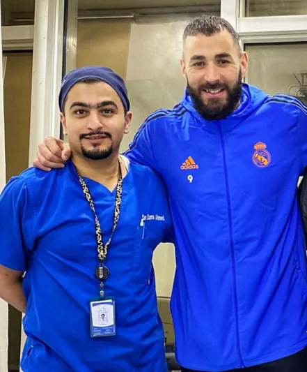  ماذا يفعل كريم بنزيما في عيادة طبيب سعودي؟