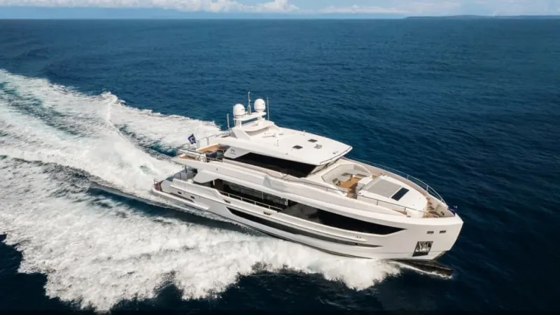 FD90.. يخت عصري يُدار عن بعد عبر الهاتف