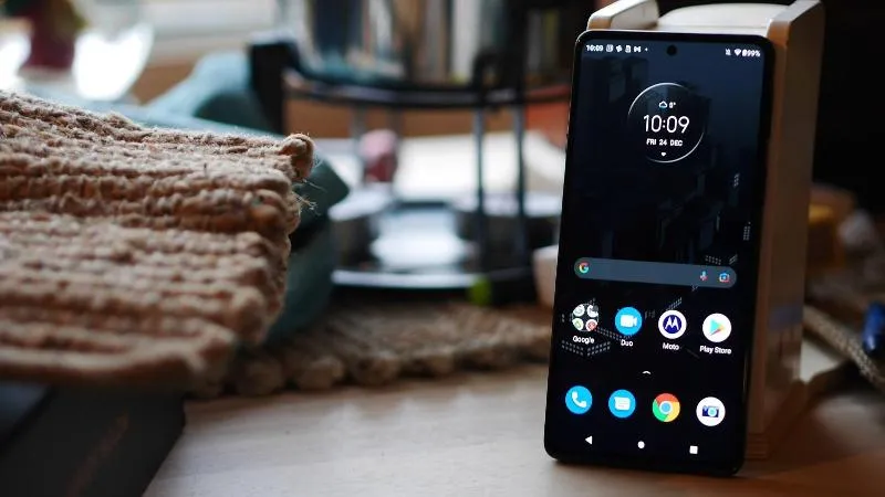 سعر ومواصفات هاتف Motorola Edge 20 (فيديو)