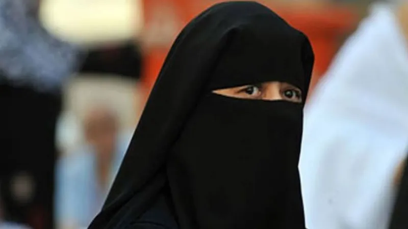 لحظة إعلان مريم العنزي العفو عن قاتل أخيها