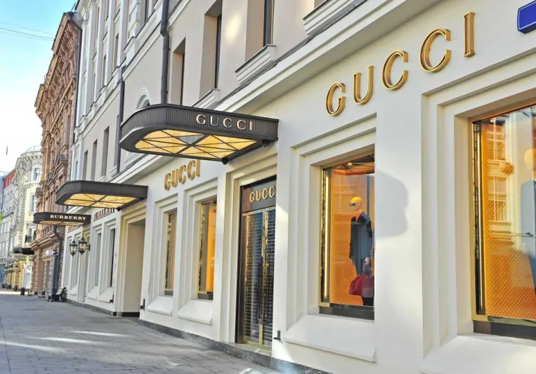 أشهر ماركات الملابس الرجالية الإيطالية