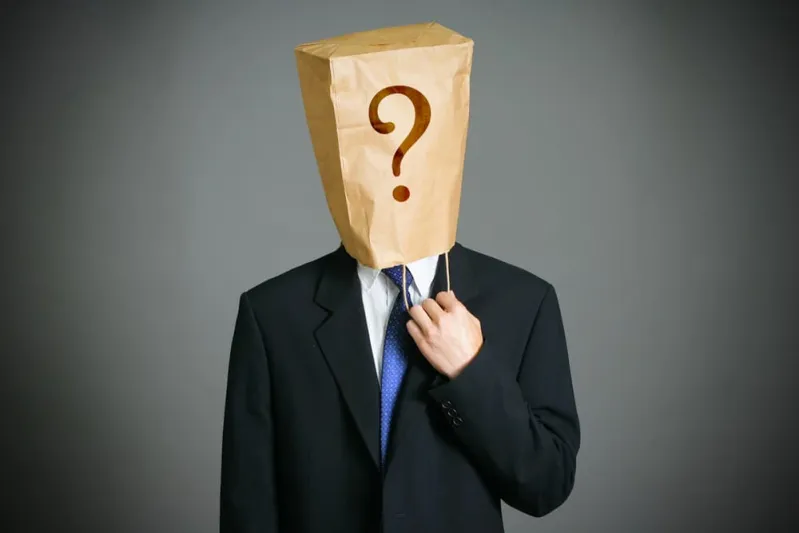 كيف تصبح شخصية غامضة وجذابة؟ 7 أسرار مهمة