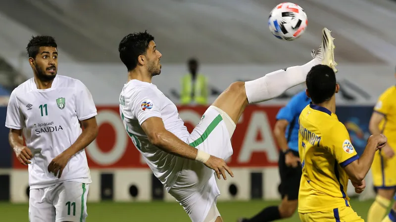 رفض تحية المدرب.. السومة يخرج غاضبًا من مباراة "الأهلي والفتح"