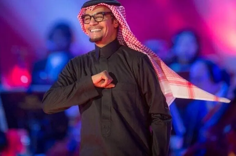 في أول ظهور.. رابح صقر يسجد ويقبل أرض المملكة (فيديو)