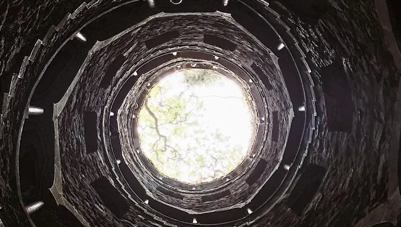 لحظة إنقاذ طفلة من بئر بعمق 15 مترًا في تونس (فيديو)