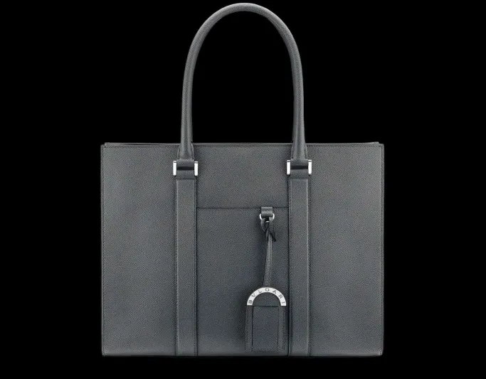 تمتع بالفخامة بين يديك.. أفضل شنط بولغاري الرجالي 2022