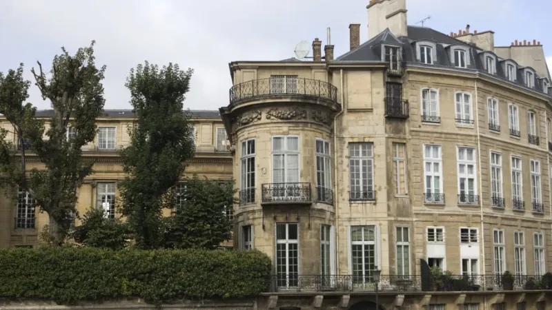 ملياردير فرنسي يشتري قصرًا باريسيًّا عريقًا بـ226 مليون دولار