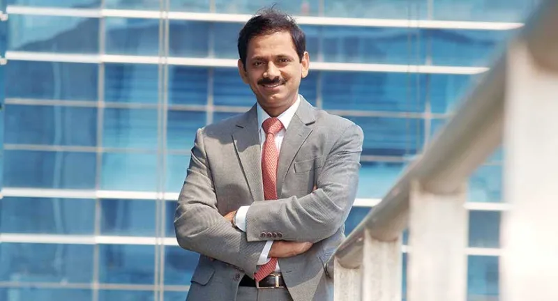 لفتة إنسانية.. رئيس بنك يتبرع بنصف مليون دولار لمساعديه 