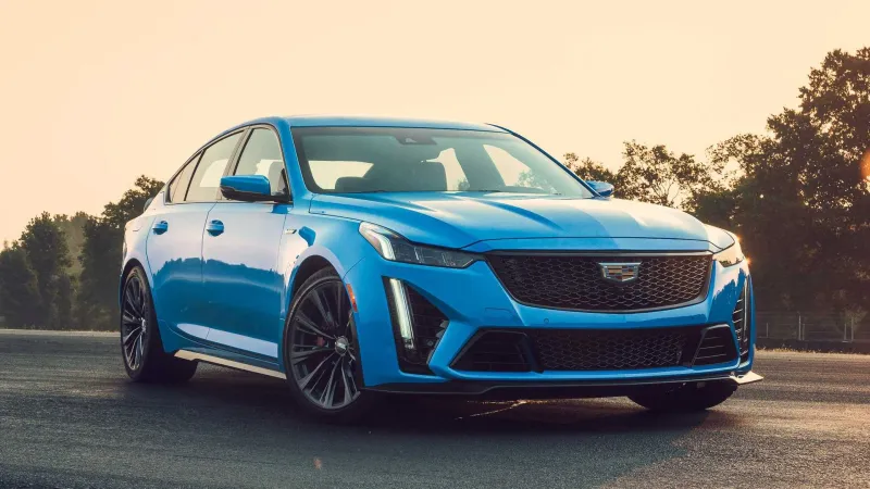 رفعت عجلاتها الأمامية.. أداء مذهل لأول سيارة كهربائية من كاديلاك