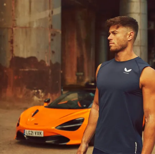 لعشاق السوبر كارز.. ملابس رياضية مستوحاة من سيارات ماكلارين (صور) 