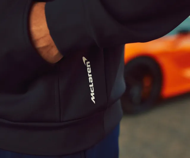 لعشاق السوبر كارز.. ملابس رياضية مستوحاة من سيارات ماكلارين (صور) 