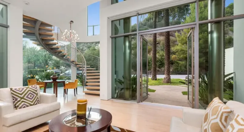 بيع منزل رجل أعمال سعودي بأمريكا بـ 92 مليون ريال (صور)