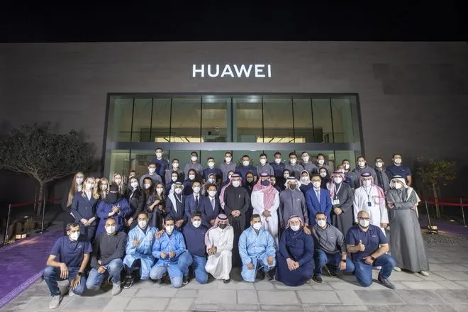 هواوي تفتتح أكبر متجر رئيس دولي في الرياض بمساحة 2000 متر