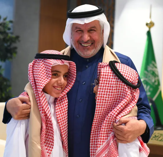 الدكتور عبدالله الربيعة يلتقي التوأمين السياميين المصريين حسن ومحمود