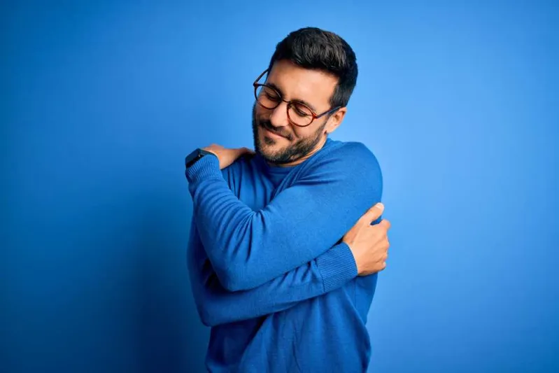 فوائد الحضن للرجل.. دليلك لحياة سعيدة وصحية