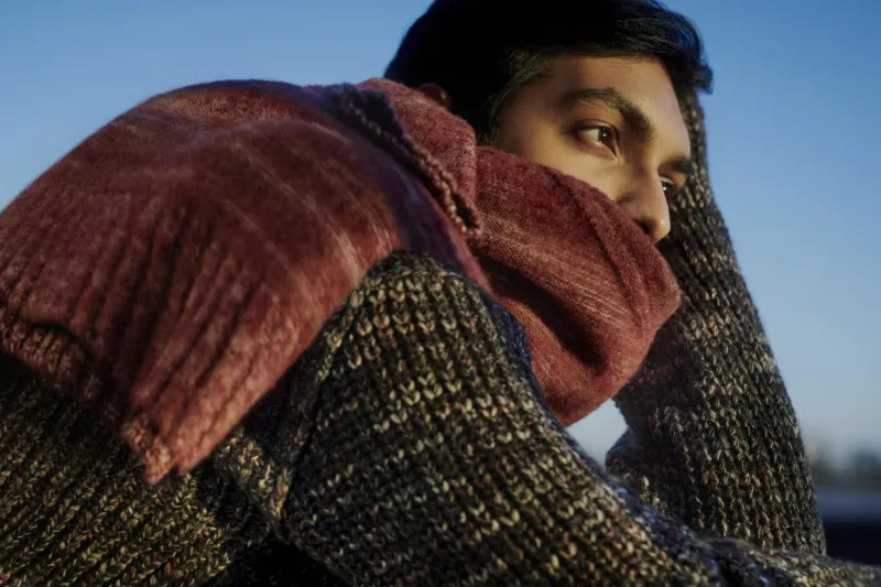 «Mr Porter» يطلق قطعًا من خيوط فائضة ومواد عضوية