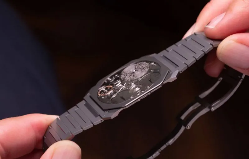 كم يبلغ سعر أنحف ساعة في العالم؟