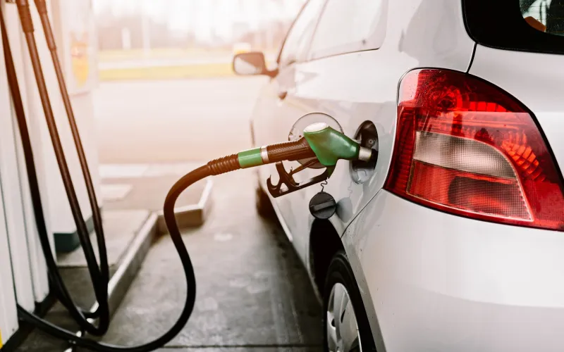 التزام اليمين إحداها.. نصائح ذكية للحد من استهلاك الوقود