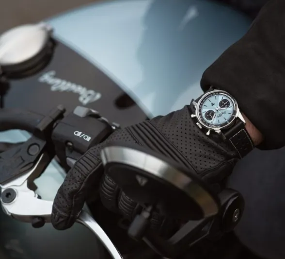 ساعة بنسخ محدودة من «بريتلينغ» لعشاق الدراجات النارية (صور)