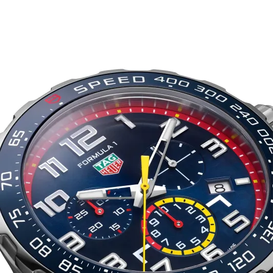 تاغ هوير تطرح ساعات فاخرة لعشاق ريد بل (فيديو)