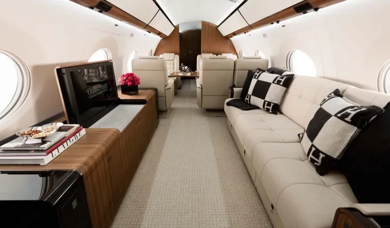 طائرات «جيف بيزوس».. قصور محلقة في السماء بقيمة 150 مليون دولار (فيديو)