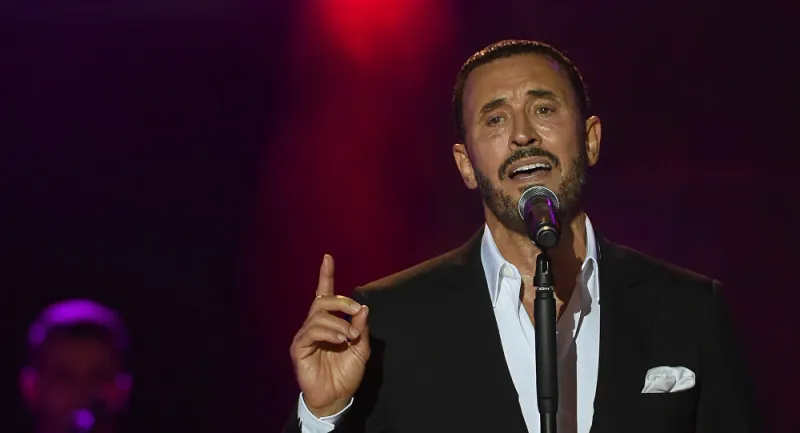 أحدهم غسل السيارات وآخر باع الآيس كريم.. مهن متواضعة لفنانين عرب قبل الشهرة