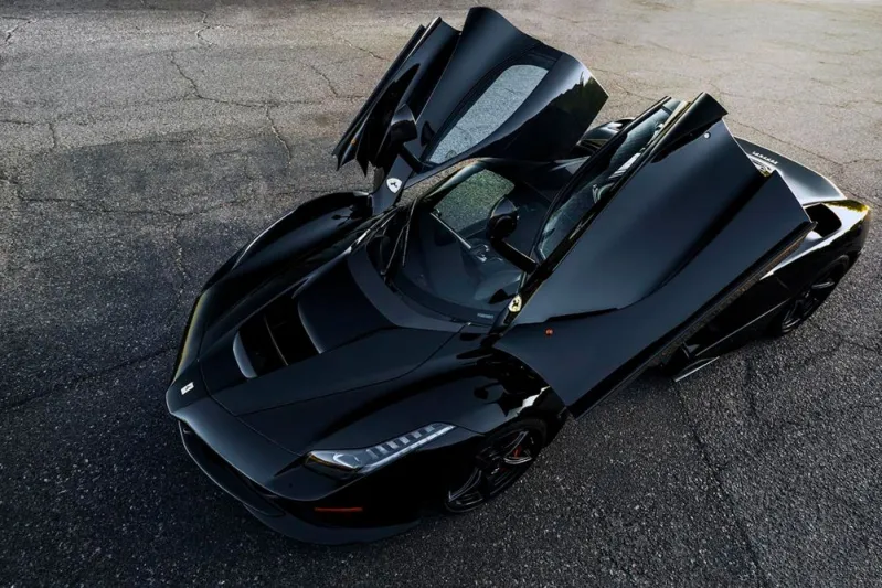 عاشق للسوبر كارز.. أسطول سيارات «ذا روك» (صور)