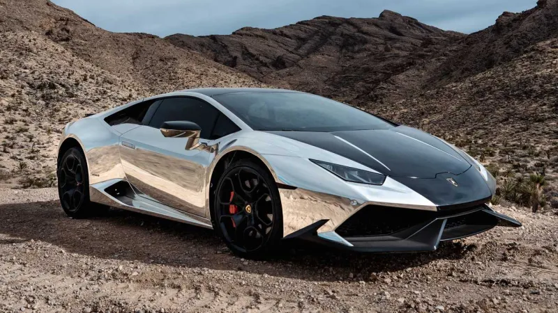 رجل يفجر لامبورغيني بقيمة 150 ألف دولار لصنع NFT! (فيديو) 