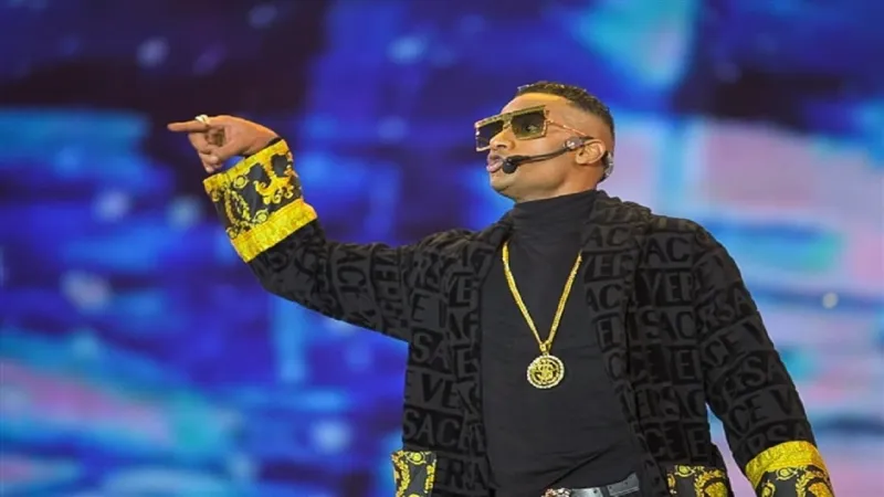 موقف لافت من محمد رمضان مع أحد معجبيه بافتتاح سباقات فورمولا 1 في جدة