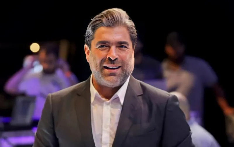 أحدهم غسل السيارات وآخر باع الآيس كريم.. مهن متواضعة لفنانين عرب قبل الشهرة