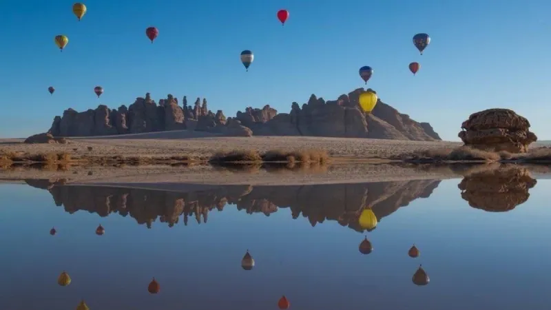 من جديد.. سماء العلا تشهد لوحات فنية ترسمها المناطيد 