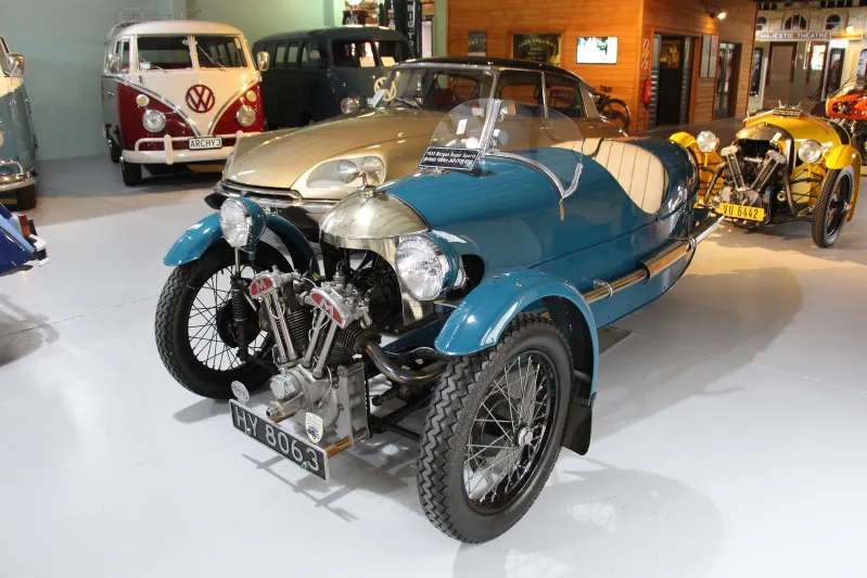 كم يبلغ عدد السيارت التي يمتكلها مقدم البرامج الشهير جاي لينو؟