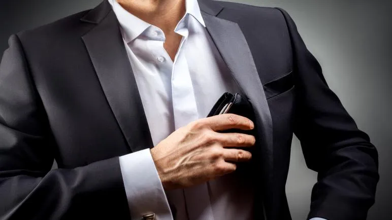 كيف تختار أفضل بوك رجالي لعام 2022؟ إليك أفضل الألوان والماركات