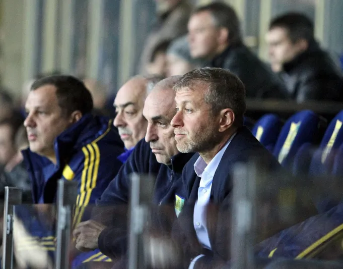 ملياردير روسي يقترض من أصدقائه المشاهير لدفع رواتب موظفيه!