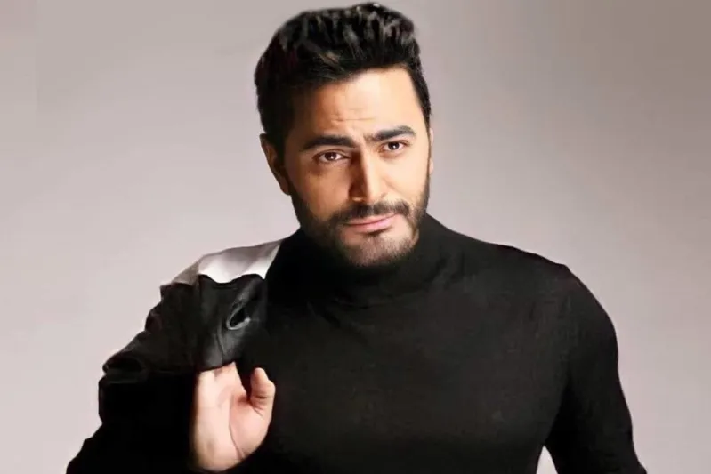 الظهور الأول لتامر حسني وأبنائه الثلاثة في عمل درامي (فيديو)