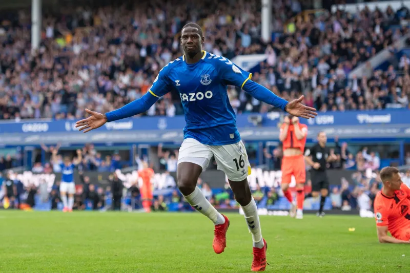 «صومًا مقبولاً يا دوكوري».. إيقاف مباراة بالدوري الإنجليزي لإفطار لاعب مسلم (فيديو)