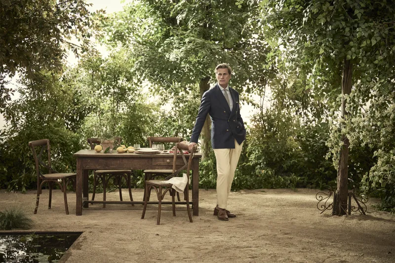 «Brunello Cucinelli» تطلق مجموعة موسم ربيع وصيف 2022 للرجال