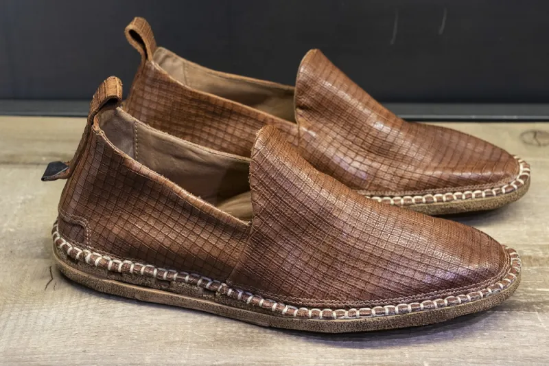 كيف تتقن أناقة الحذاء المسطح Loafers؟