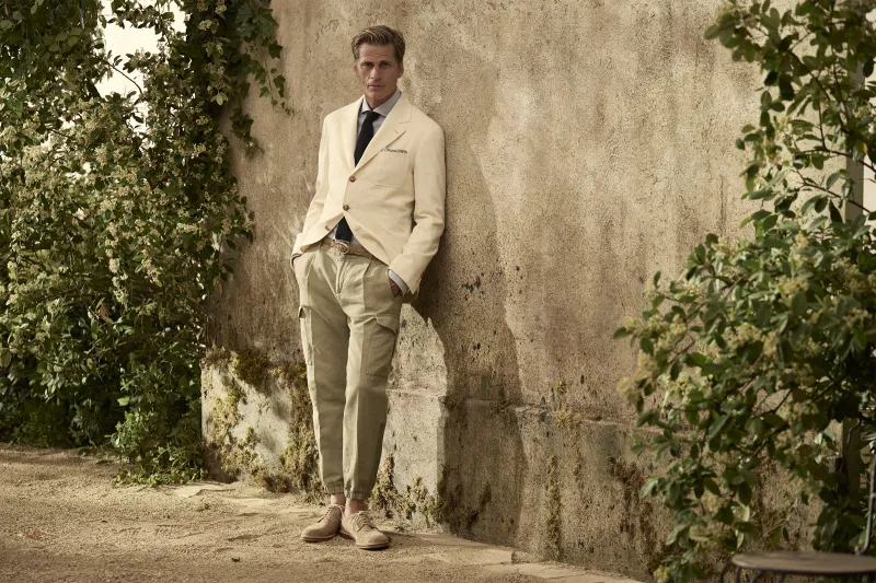 «Brunello Cucinelli» تطلق مجموعة موسم ربيع وصيف 2022 للرجال