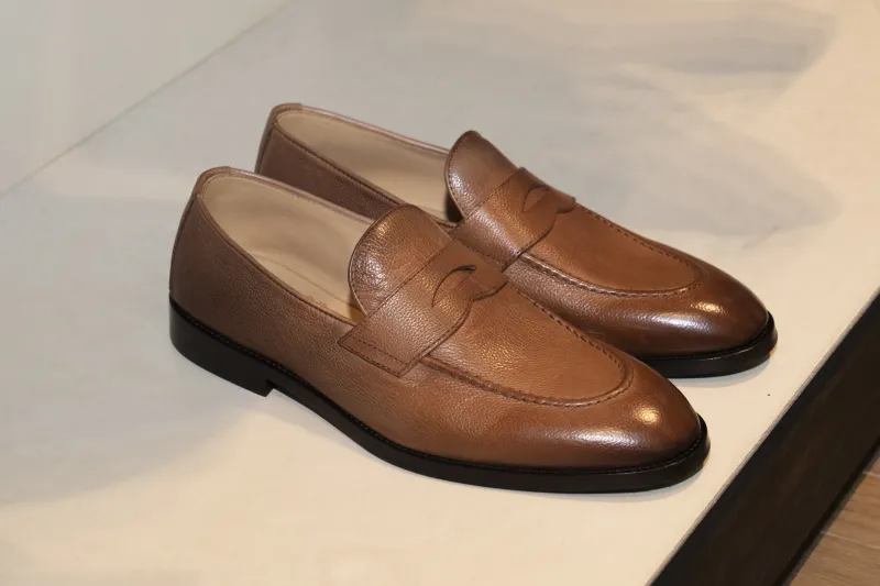 كيف تتقن أناقة الحذاء المسطح Loafers؟