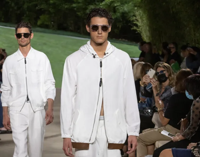 مجموعة ربيع وصيف 2022 من جورجيو أرماني.. عالم من الحرية والانطلاق