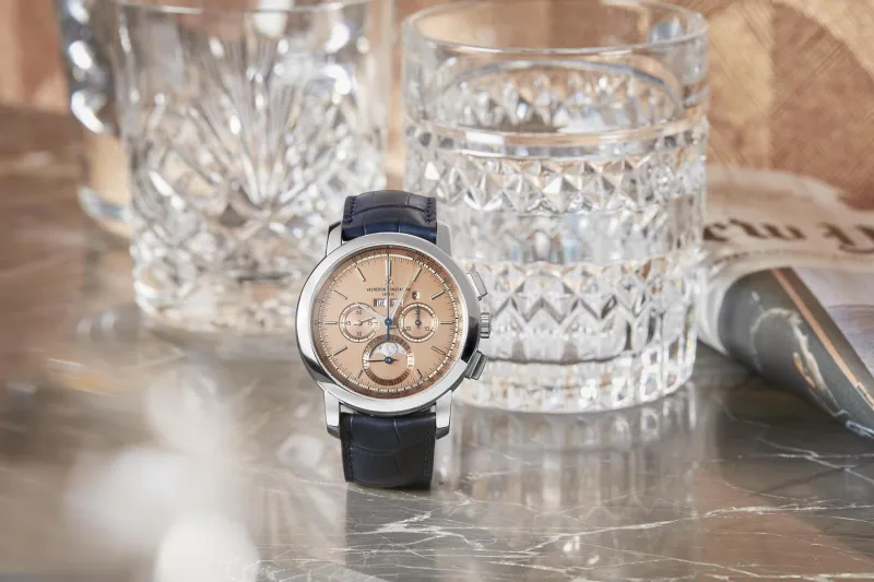 «ڤاشرون كونستنتان» تقدم ساعة بتوقيع جديد يجمع بين البالتين وميناء بلون السلمون