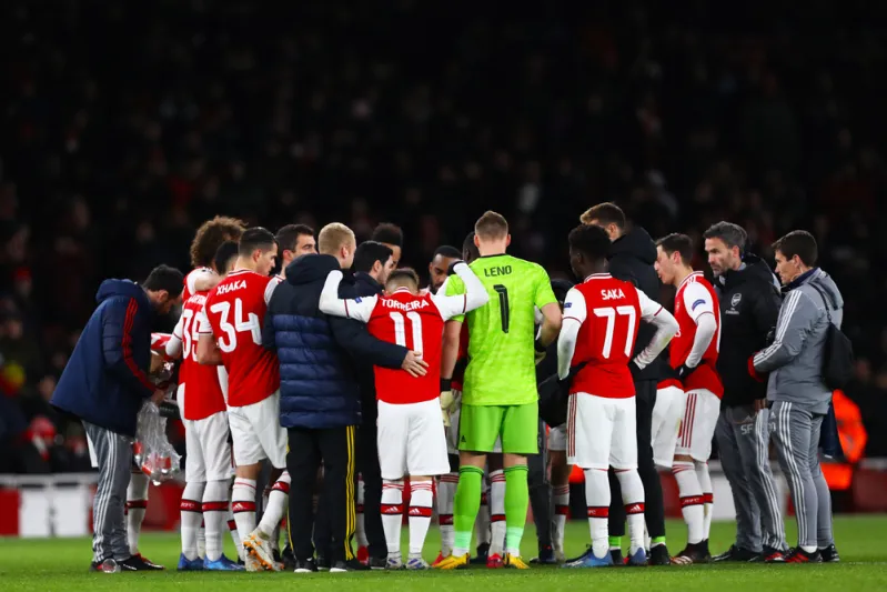 مدافع أرسنال يتأهل لنهائي مسابقة القرآن الكريم «عطر الكلام» (فيديو)